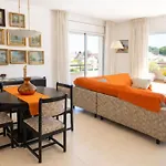 Charming With Shared Pool Views Apartment *