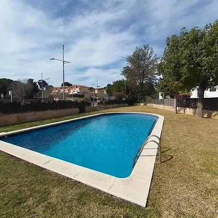 Апартаменти Charming With Shared Pool Views