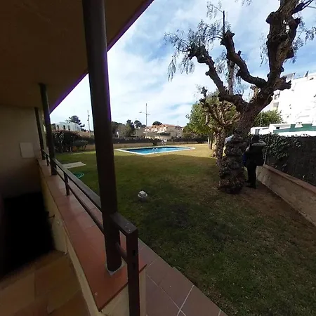 Charming With Shared Pool Views Apartment *