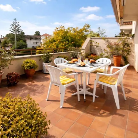 Апартаменти Charming With Shared Pool Views Сіджас