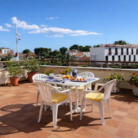 Charming With Shared Pool Views Сіджас