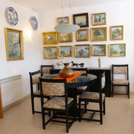 Charming With Shared Pool Views *