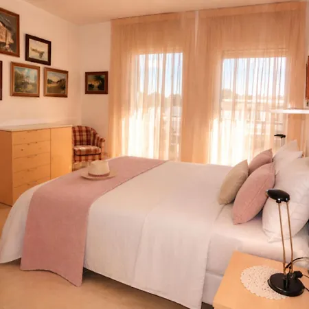 Charming With Shared Pool Views *