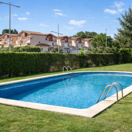 Апартаменти Charming With Shared Pool Views Сіджас