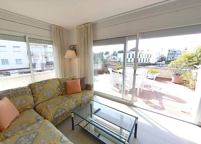 Charming With Shared Pool Views شقة