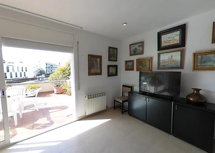 Charming With Shared Pool Views *