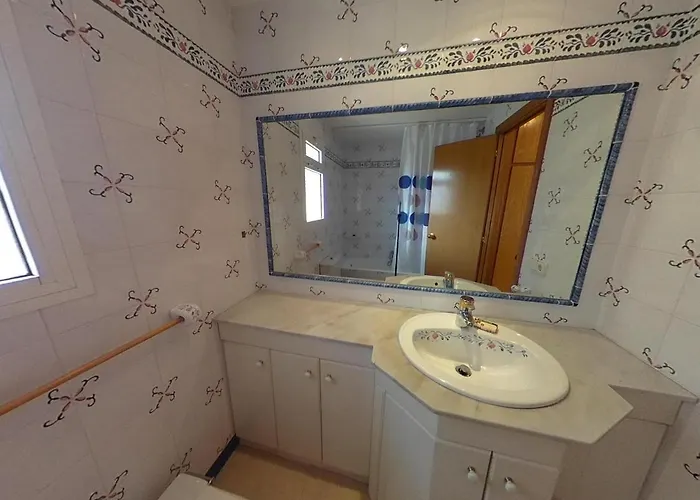 Charming With Shared Pool Views *