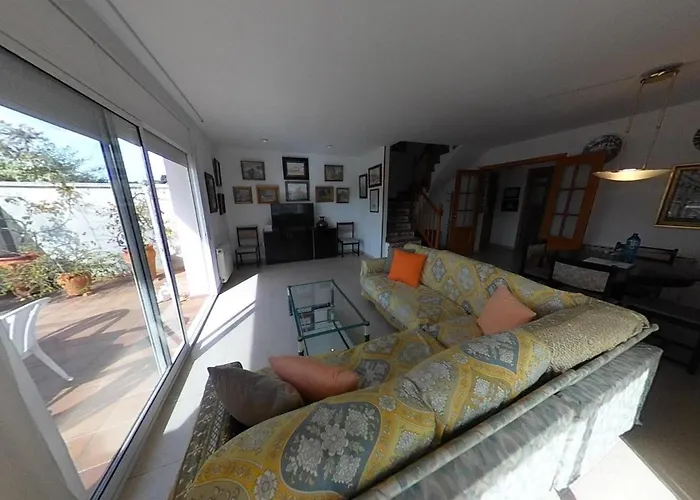 شقة Charming With Shared Pool Views