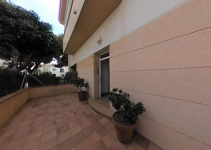 Charming With Shared Pool Views *