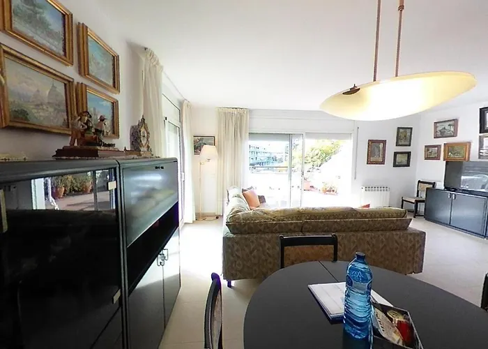 Charming With Shared Pool Views شقة *