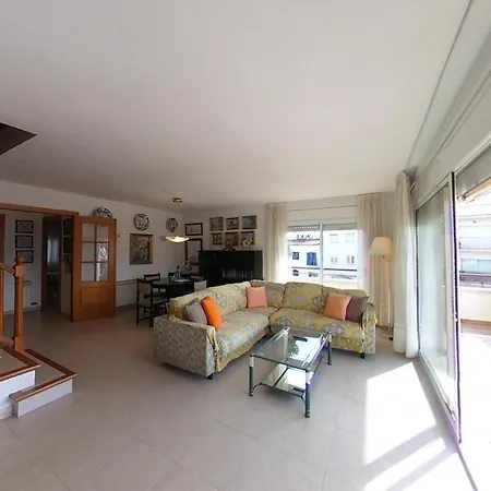 Charming With Shared Pool Views * Sitges